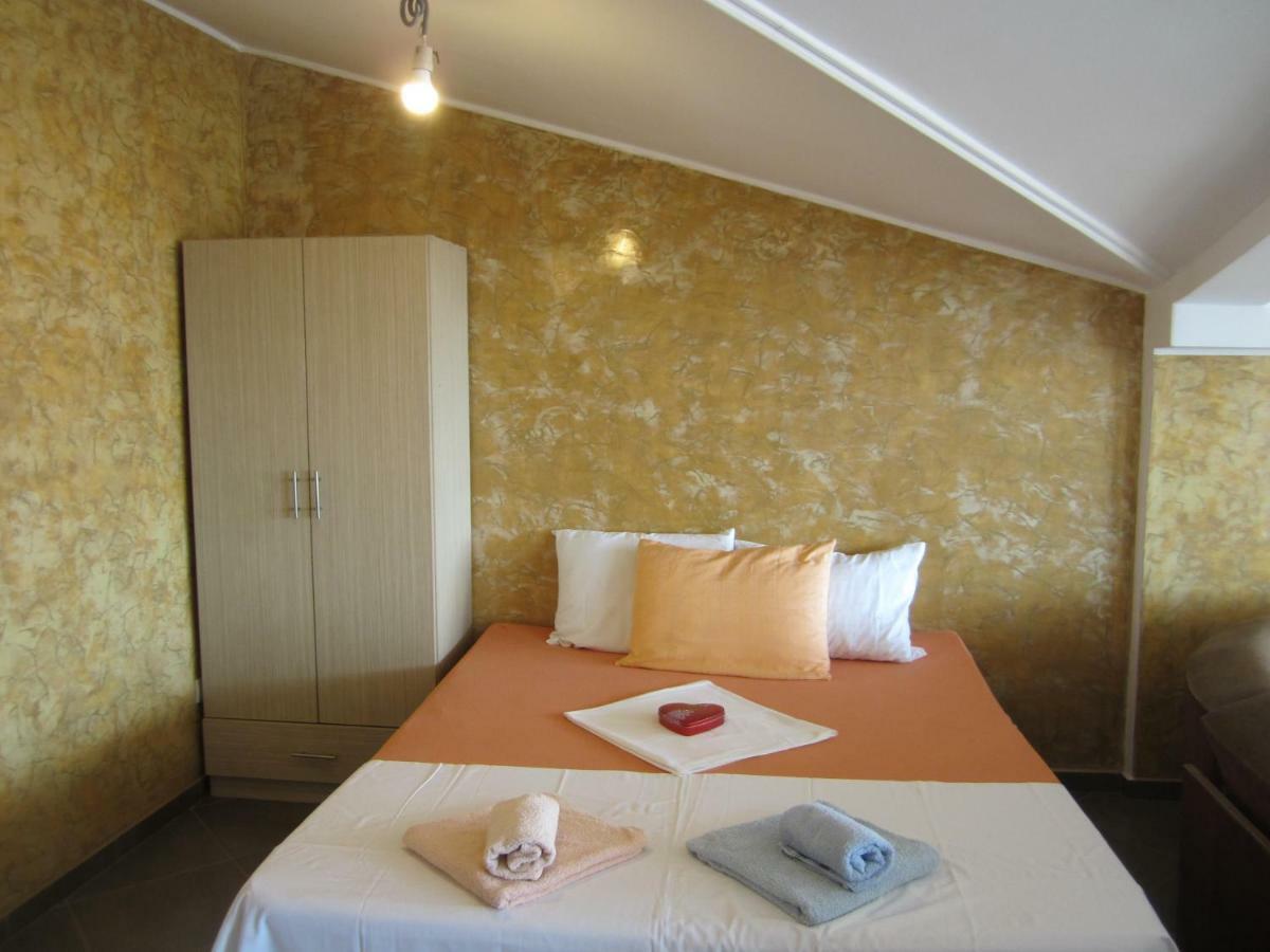 Apartmani Neda Bane Petrovac ภายนอก รูปภาพ