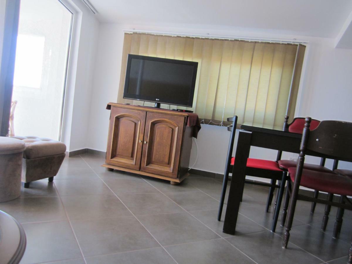 Apartmani Neda Bane Petrovac ภายนอก รูปภาพ