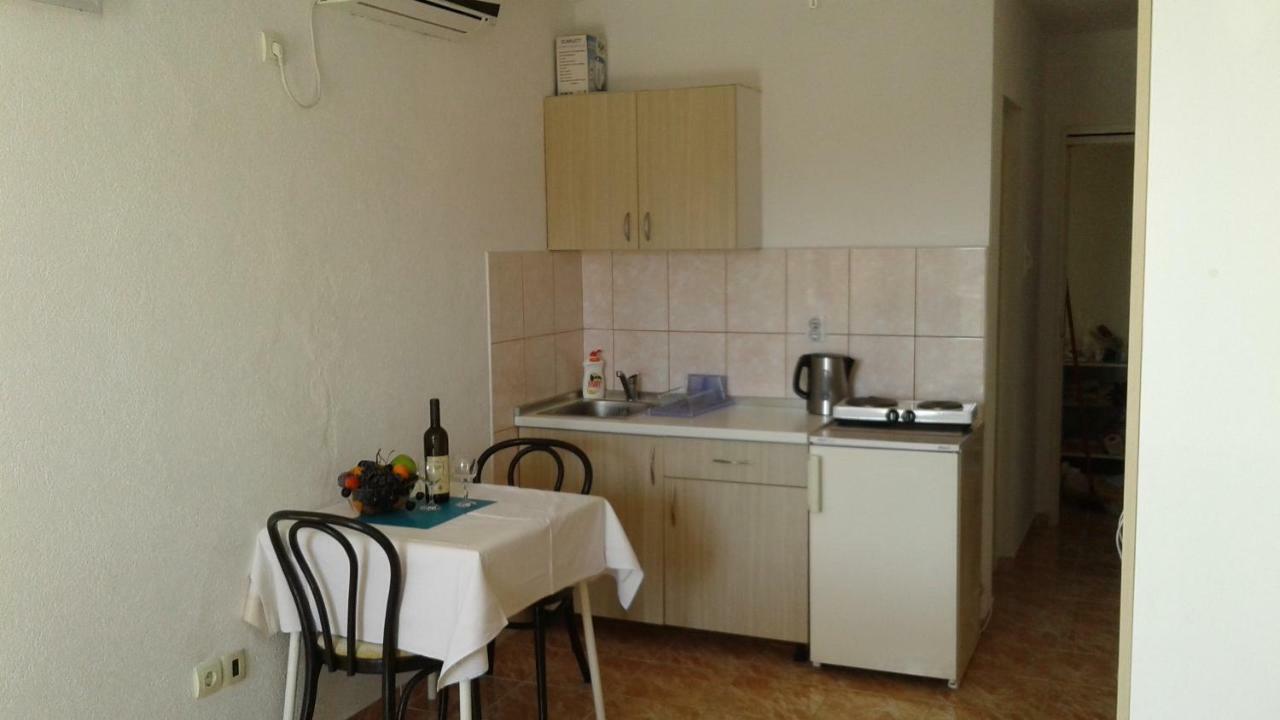 Apartmani Neda Bane Petrovac ภายนอก รูปภาพ